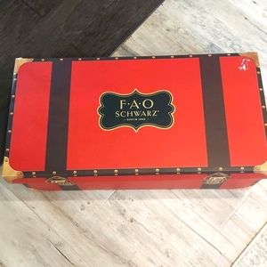 FAO Schwarz capes